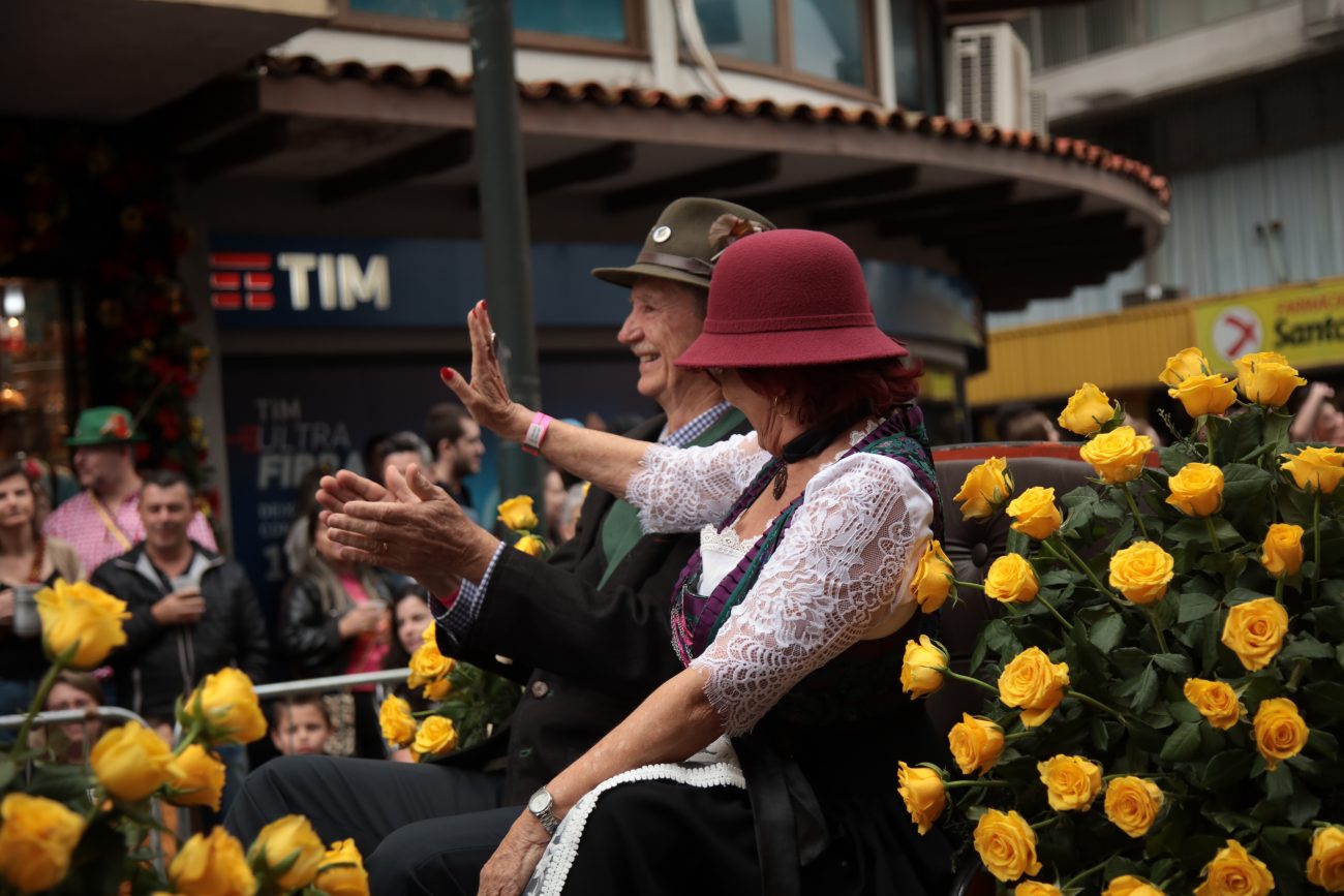 Fotos Confira Como Foi O Primeiro Desfile Da Oktoberfest Blumenau Sem Chuva 0504