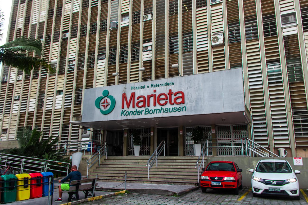 Hospital Marieta Foto mostra fachada do Hospital Marieta, em Itajaí