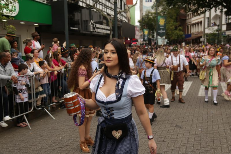 Fotos Veja Como Foi O Desfile Da Oktoberfest Blumenau Neste Sábado 1333