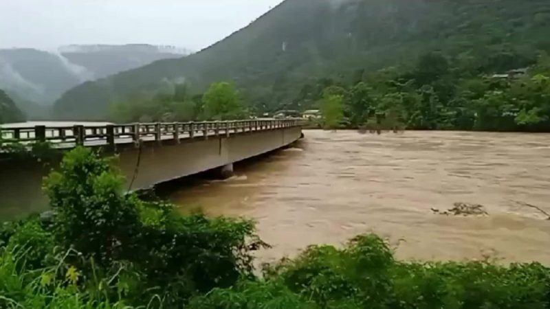 A ponte no km 111 da BR-470 foi interditada nesta quinta-feira (12) pelo DNIT (Departamento Nacional de Infraestrutura de Transportes)