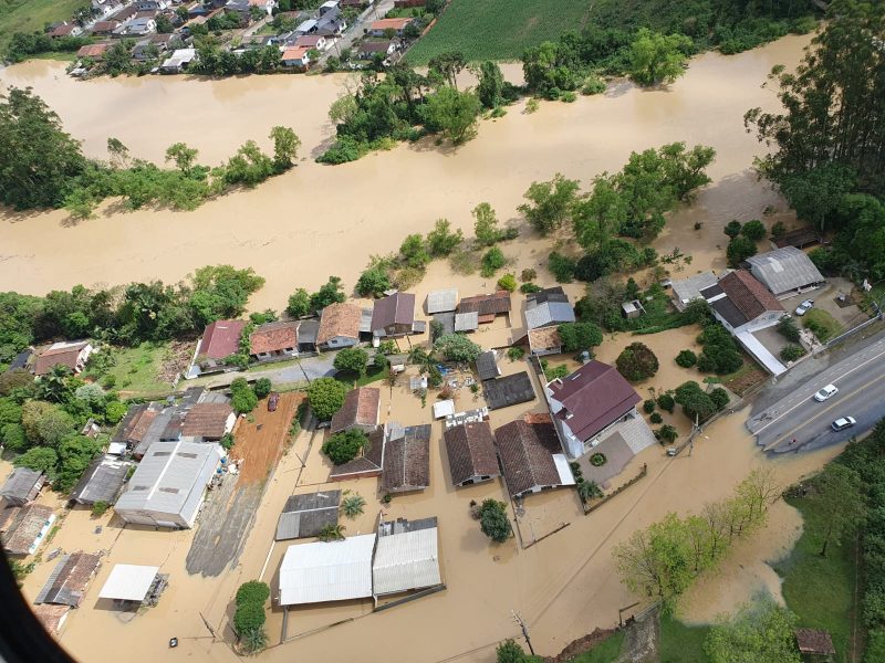 Imagens aéreas da enchente em Rio do Sul feitas na manhã desta segunda-feira (9) &#8211; Foto: PRF/Divulgação/ND