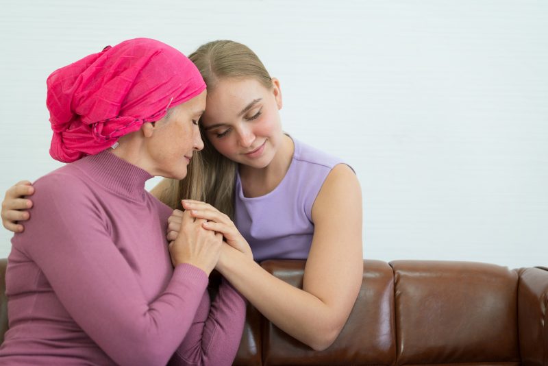 Ter uma rede de amigos, familiares e médicos oferecendo apoio pode tornar a batalha contra o câncer mais leve