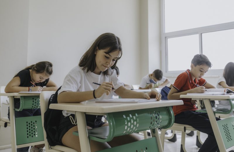 Os exames do Saeb ajudam a geral o Ideb, índice que mostra o desempenho das escolas brasileiras