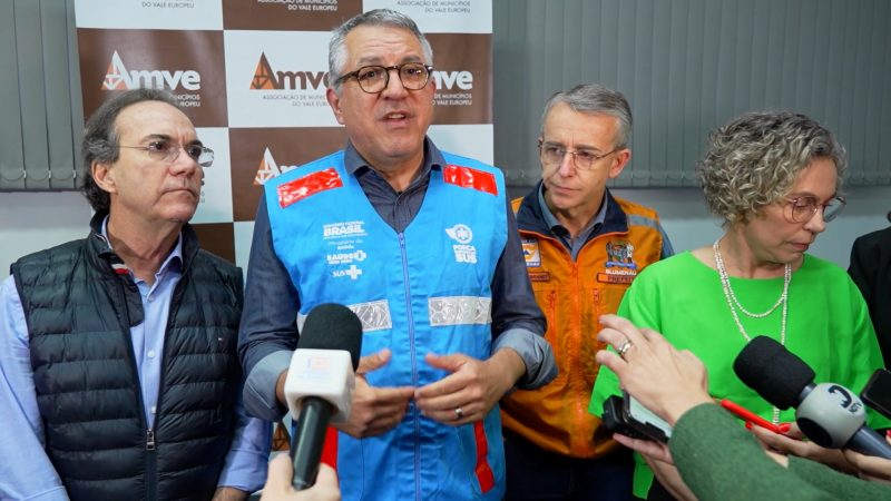 Ministro das Rela&ccedil;&otilde;es Institucionais esteve em Blumenau neste s&aacute;bado (21), acompanhado do governador Jorginho Mello (PL) e lideran&ccedil;as do Vale do Itaja&iacute; – Foto: Prefeitura de Blumenau/Divulga&ccedil;&atilde;o/ND