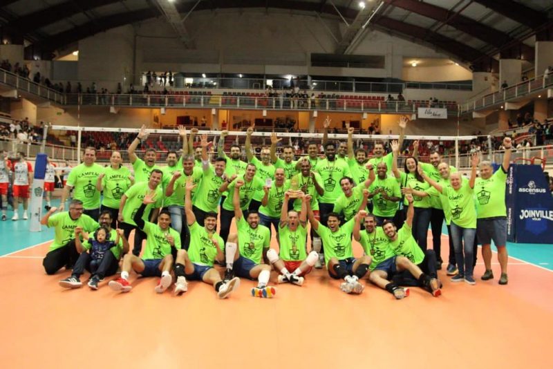 Joinville conquista o Catarinense de Vôlei