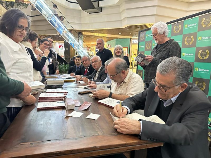 Lan&ccedil;amento conjunto de livros no Beiramar Shopping – Foto: Divulga&ccedil;&atilde;o/ND