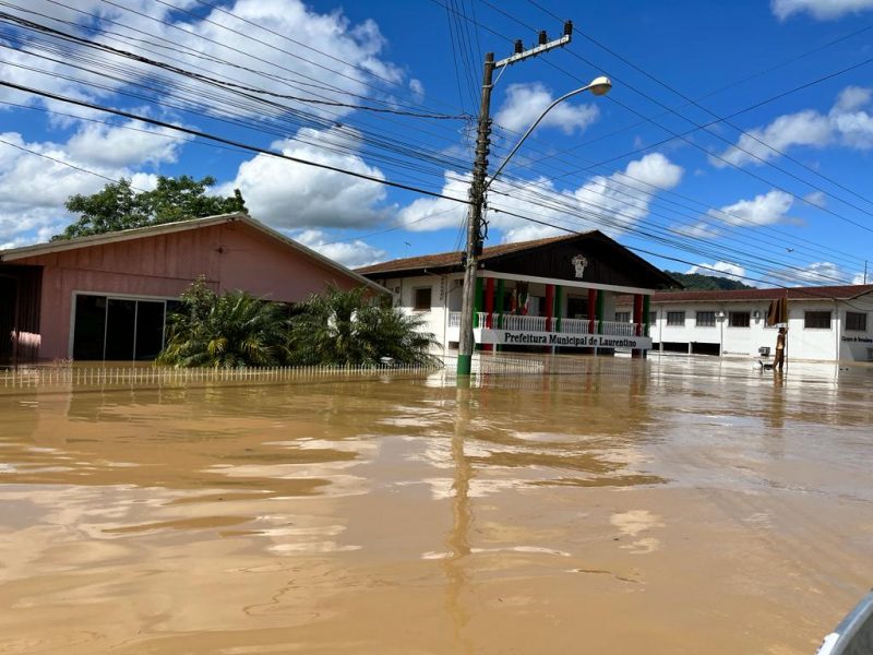 No último dia 10 de outubro, uma terça-feira ensolarada, a prefeitura de Laurentino estava com o primeiro andar com água até o teto e agora decretou calamidade pública - Foto: Reprodução/ND