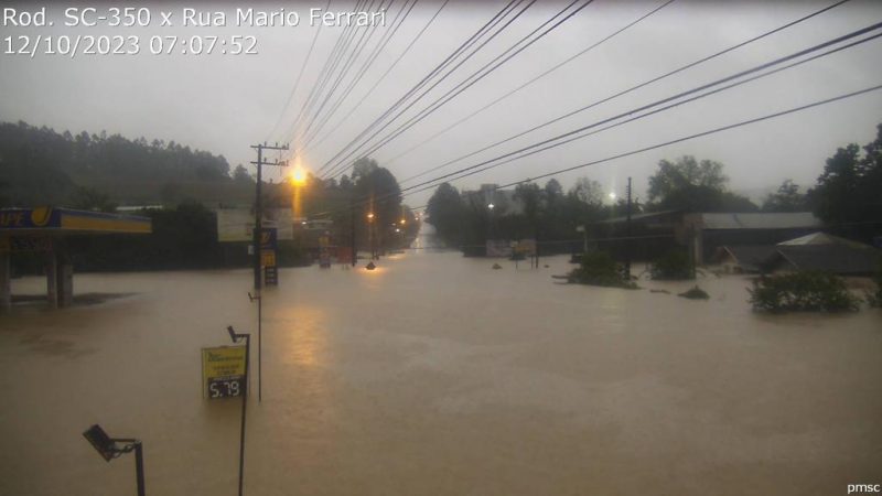 Cento da cidade de Laurentino est&aacute; tomado pelas &aacute;guas – Foto: Reprodu&ccedil;&atilde;o/ND