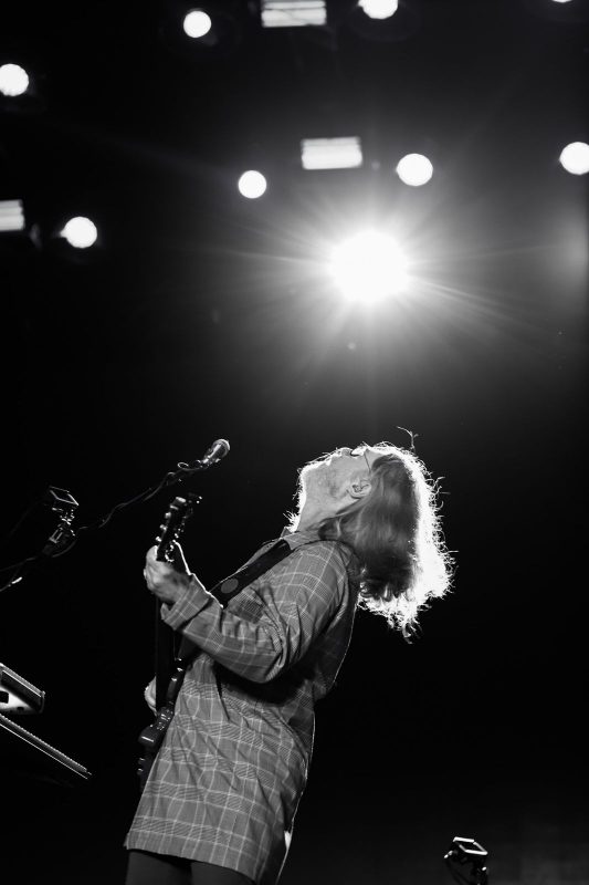 Cantos Humberto Gessinger em apresentação do show "Quatro Cantos de um Mundo Redondo"