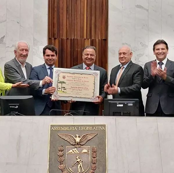 Leonardo Petrelli Recebe O Título De Cidadão Benemérito Do Paraná