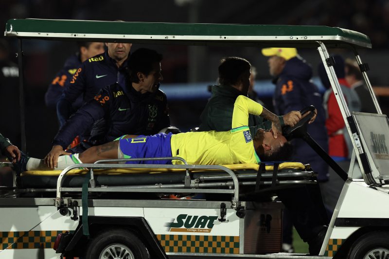 Neymar saiu lesionado em outubro