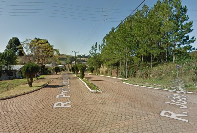 Uma mulher teve a casa invadida pelo ex-companheiro.