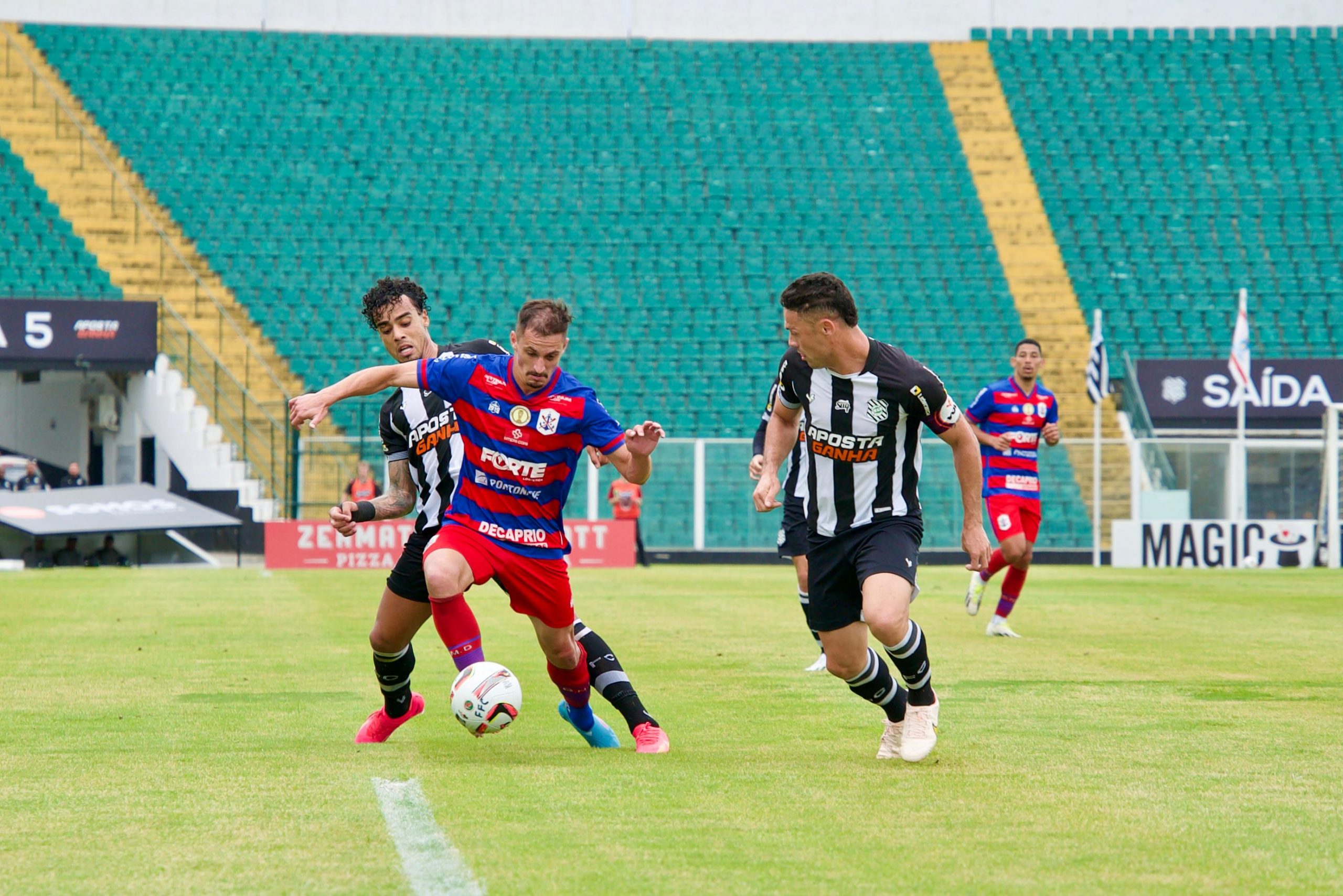 Com dois gols no fim do segundo tempo, Criciúma bate o Marcílio Dias na Copa  Santa