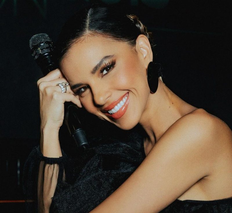 Apresentadora da Record, Mariana Rios