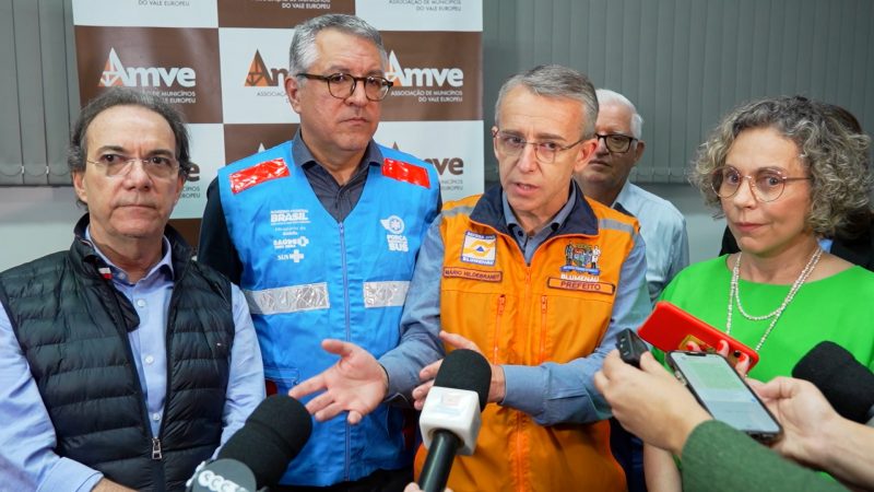 Ministro das Rela&ccedil;&otilde;es Institucionais esteve em Blumenau neste s&aacute;bado (21), acompanhado do governador Jorginho Mello (PL) e lideran&ccedil;as do Vale do Itaja&iacute; – Foto: Prefeitura de Blumenau/Divulga&ccedil;&atilde;o/ND