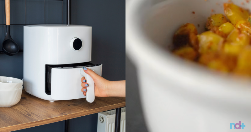 São duas imagens. A primeira é de uma mão abrindo uma Air Fryer. A segunda é do resultado do salgadinho de milho, colocado em um pote branco.