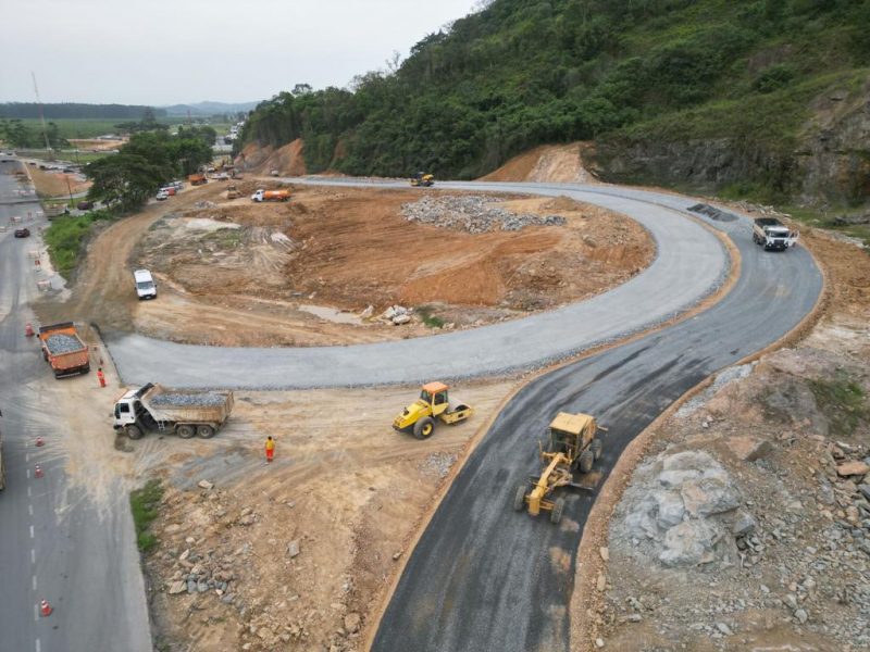 Obras em novo viaduto do km 7 da BR-470, em Navegantes