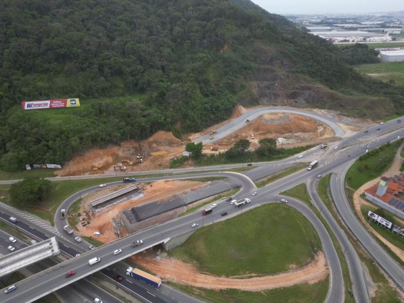 Interrup&ccedil;&atilde;o do tr&acirc;nsito ocorre por conta de obras de viaduto da duplica&ccedil;&atilde;o da BR-470 – Foto: DNIT/Reprodu&ccedil;&atilde;o/ND