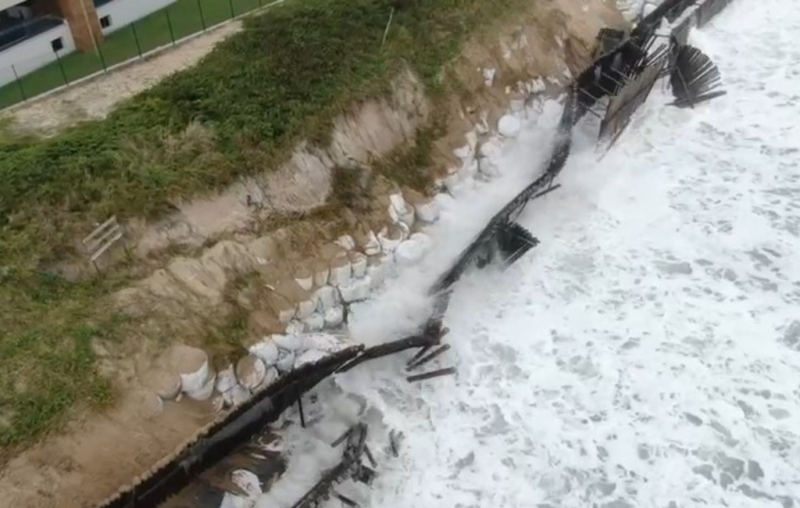 Paliçadas destruídas no Morro das Pedras