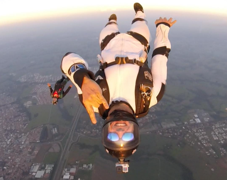 Humberto Siqueira Nogueira morre após salto de paraquedas 