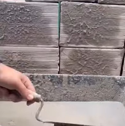 A dica de como chapiscar promete economizar tempo de trabalho do pedreiro 