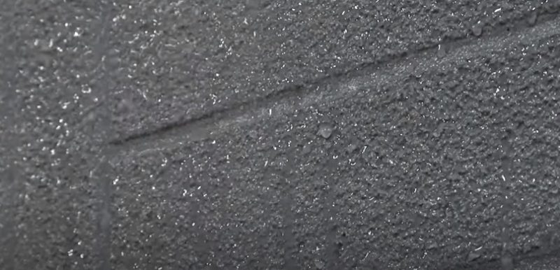 Pedreiro mostra como decorar parede e protegê-la da unidade