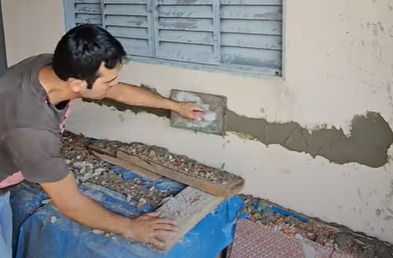 O vídeo publicado mostra o passo a passo para eliminar rachaduras em casa