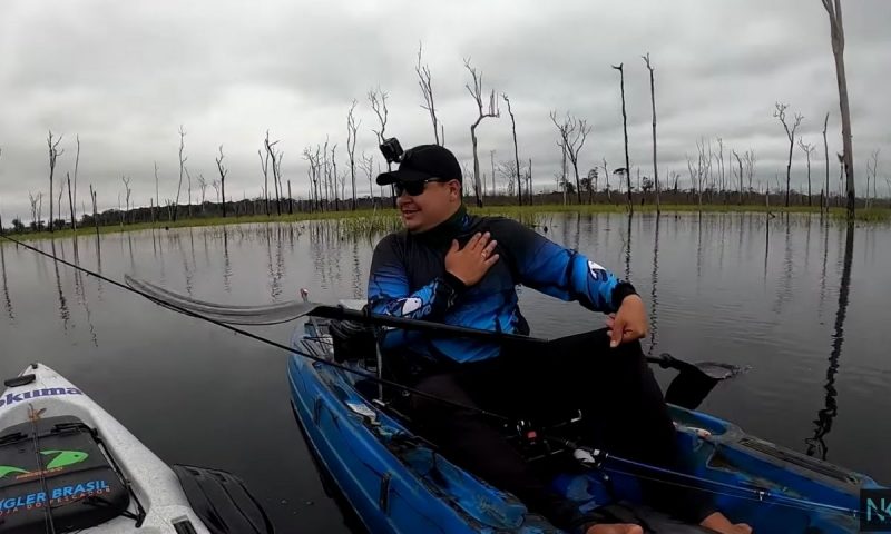 Pescador leva a mão ao peito e diz que "coração veio na goela"
