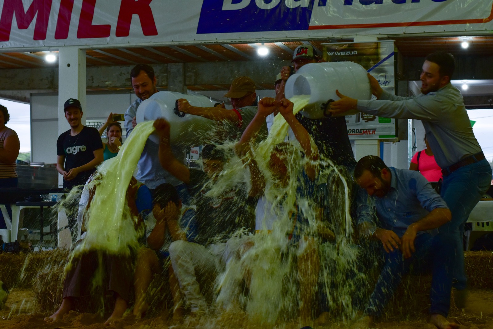 Fotos Efapi 2023 Encerra Com Tradicional Banho De Leite 