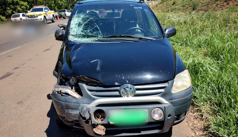 Um motociclista morreu ao colidir com um carro em Chapecó. 