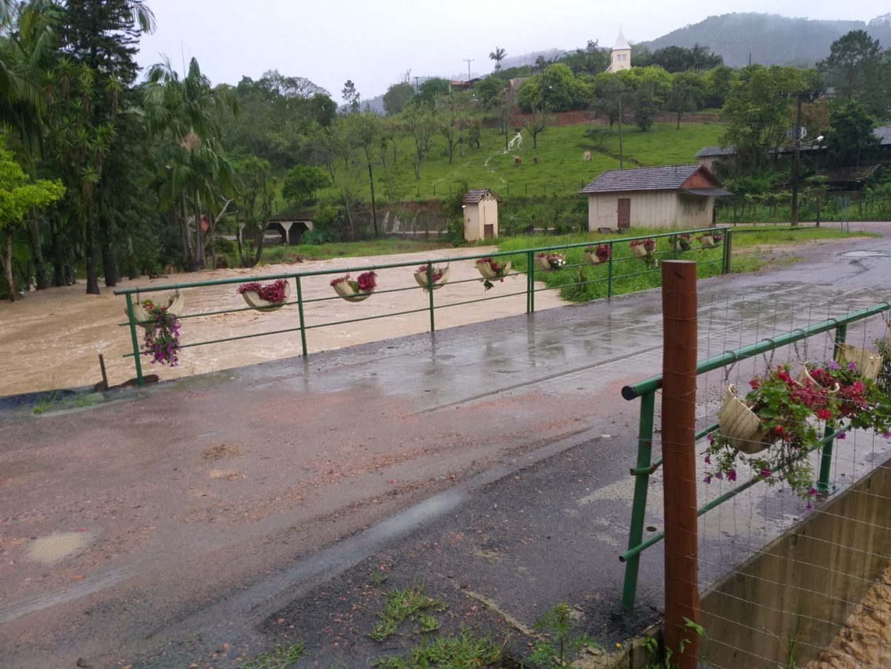 Presidente Getúlio registrou alagamentos devido à chuva forte das últimas horas - Divulgação/Reprodução/ND