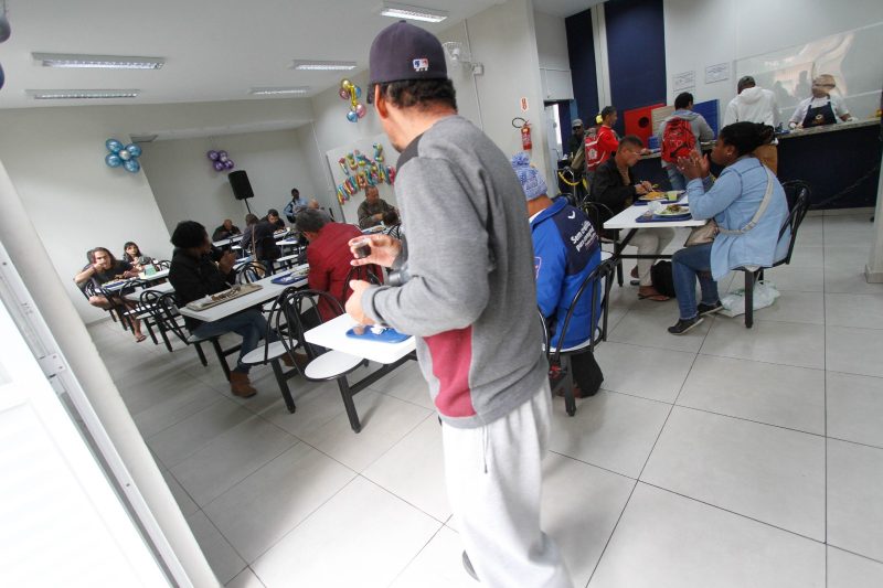Para milhares de pessoas, o Restaurante Popular representa a &uacute;nica chance de fazer refei&ccedil;&otilde;es di&aacute;rias em Florianopolis – Foto: Leo Munhoz/ND