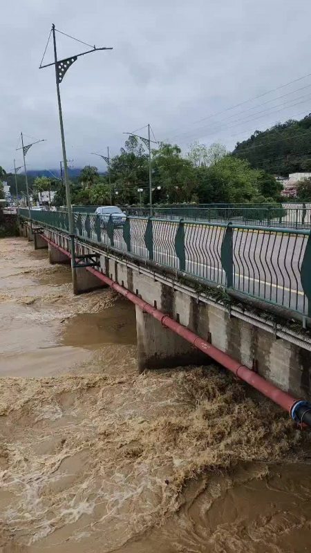 Rio do Sul está em alerta de enchente após aumento do nível do rio