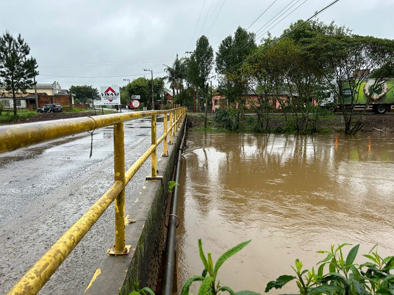 O Rio Sang&atilde;o passa pelos munic&iacute;pios de Sider&oacute;polis, Crici&uacute;ma, Forquilhinha e Maracaj&aacute;. – Foto: Juno C&eacute;sar/NDTV