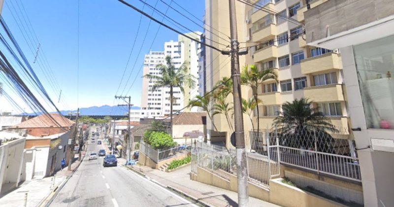Rua onde o apartamento da jovem que quase pegou fogo é localizado