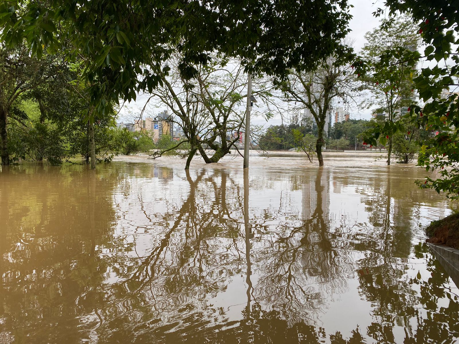 Cadastro para atingidos pela enchente de outubro solicitar o saque