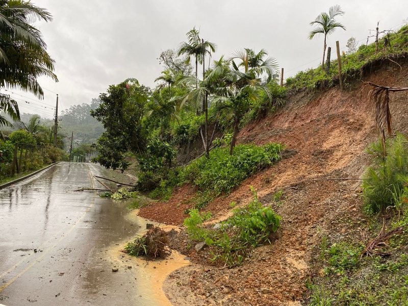 Deslizamento em Presidente Get&uacute;lio – Foto: Defesa Civil Presidente Get&uacute;lio/Divulga&ccedil;&atilde;o/ND