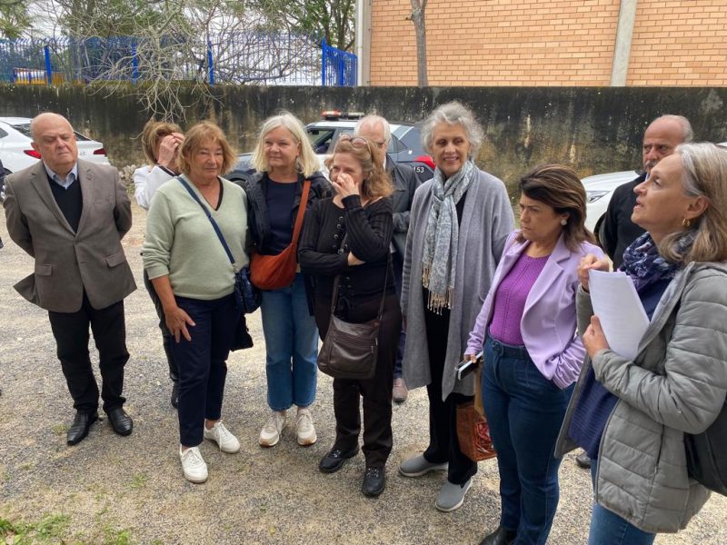 Em sua primeira viagem ao Brasil, Roseline de Giraud d&rsquo;Agay Sartre e Sophia de Giraud d&rsquo;Agay Halleux conheceram sexta-feira as instala&ccedil;&otilde;es do im&oacute;vel – Foto: Victor Emmanuel Carlson/DIVULGA&Ccedil;&Atilde;O/ND