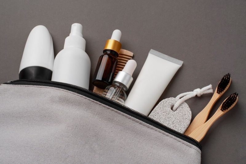 Bolsa com produtos para skincare