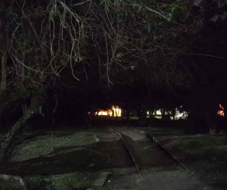 IMAGENS: Alunos da UFSC reclamam de escuridão no campus de Florianópolis: ‘filme de terror'