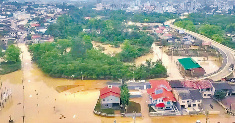 Em calamidade p&uacute;blica, Rio do Sul continua com ruas submersas ap&oacute;s chuvas na regi&atilde;o – Foto: RAFAEL DELL ANTONIA/DIVULGA&Ccedil;&Atilde;O/ND