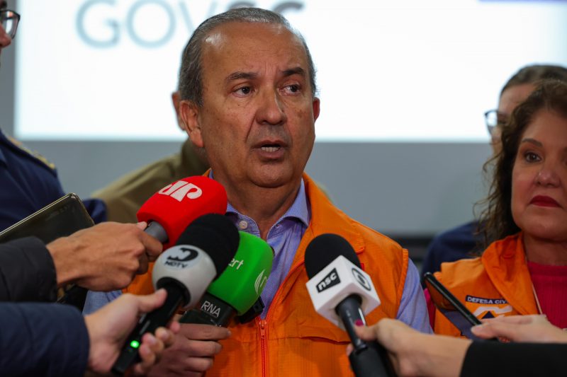 Governador Jorginho Mello relata ações de segurança adotadas por SC frente às chuvas - Foto: Secom/Divulgação/ND