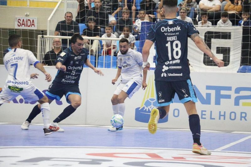 Tubarão garantiu classificação e aguarda vencedor de Atlântico e Umuarama