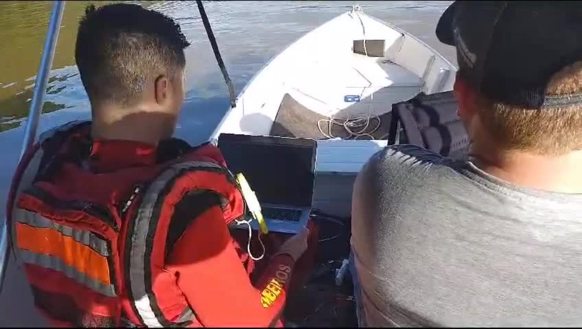Firefighters rely on sonar to find raft and other items - Reproduction/CBM