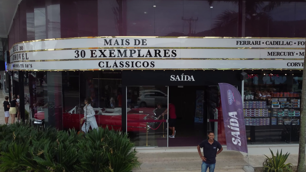 The classic car exhibition is located in the center, on Avenida Normando Tedesco, 5720 - Marcelo Feble.