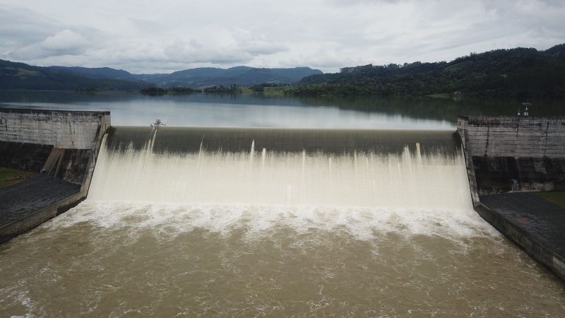The fifth gate of the Tayo Dam was opened to release the entire volume of water present in the area. 