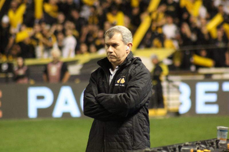 E agora, Tencati? Derrota complica o Criciúma na luta pelo acesso