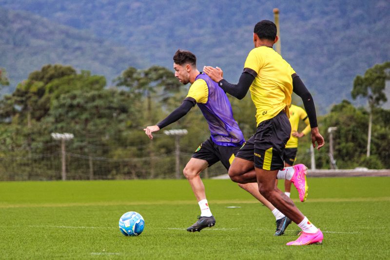 Diretoria do Brusque acerta atrasos salariais do clube