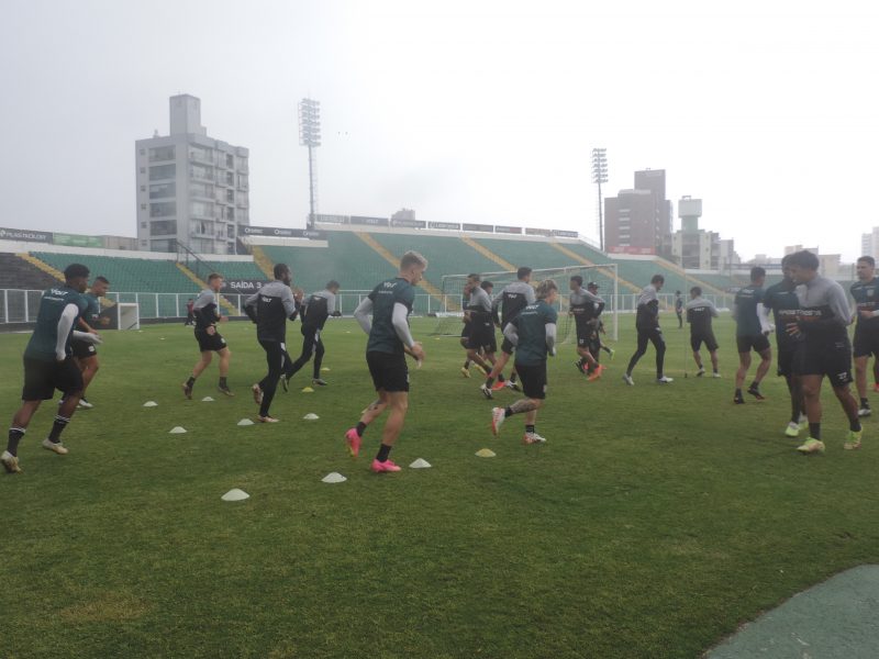 Figueirense precisa vencer o Conc&oacute;rdia para n&atilde;o depender de outros resultados na rodada – Foto: Bruno Gallas/ND