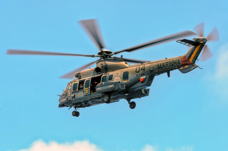 Aeronave UH-15 Super Cougar no ar 